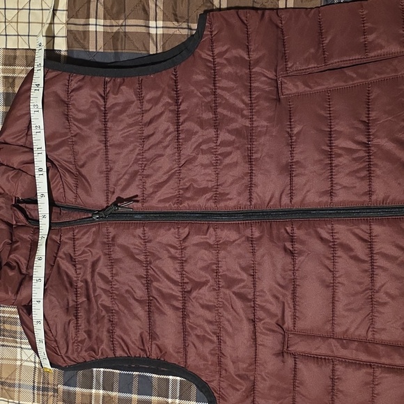 Aeropostale Men's Maroon Quilted Vest - Picture 10 of 11